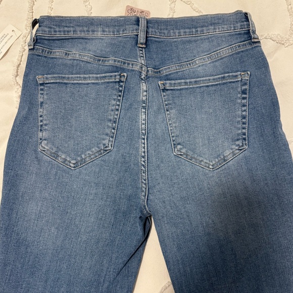 FREE PEOPLE Great Heights Frayed Skinny Jeans 🩵 - Picture 7 of 7